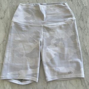 Alo 7" High-Waist Biker Short